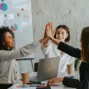 La colaboración que te mantiene informado